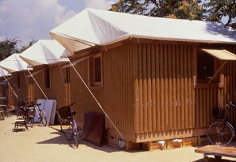 Les maisons de carton de Kobé